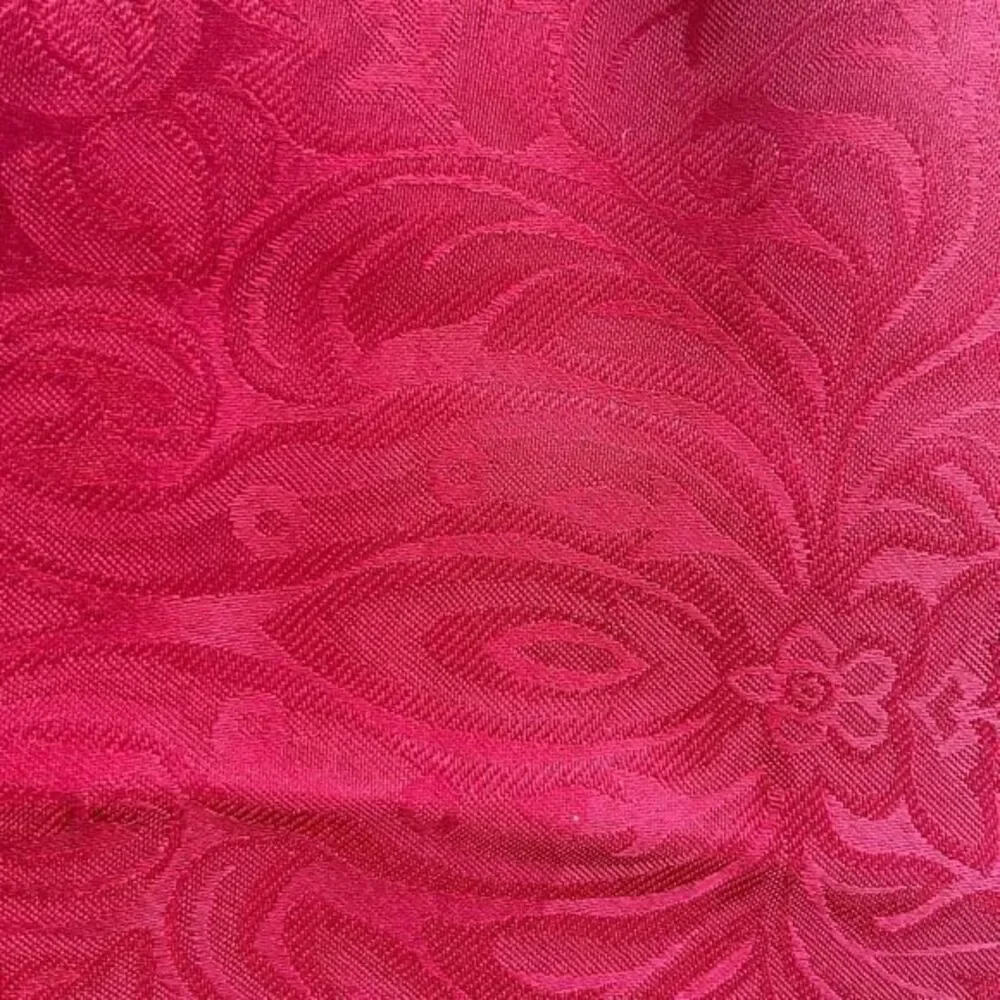 Saro Lifestyle Oblong Tablecloth in Burgundy